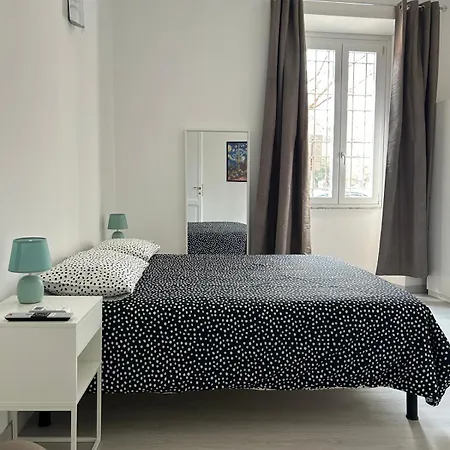 Clodio 10 * Rome